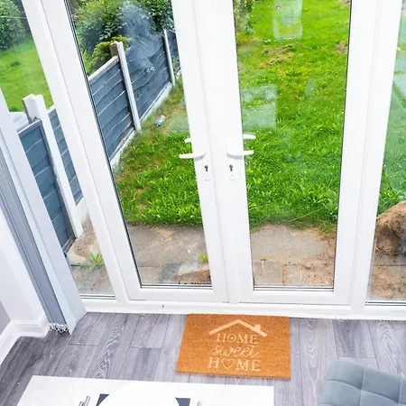 3 Bedroom House Manchester With En-Suite Free Wifi And Parking-2