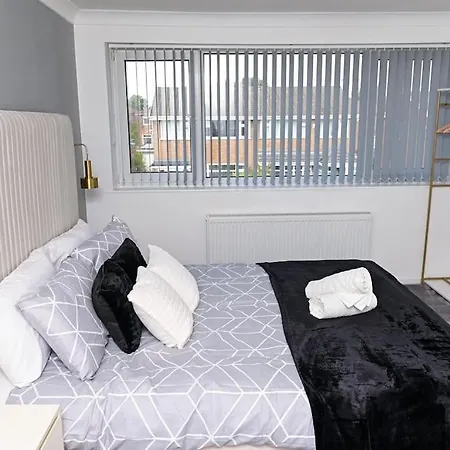 3 Bedroom House Manchester With En-Suite Free Wifi And Parking-3